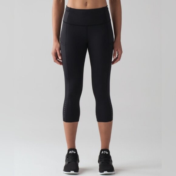 Lululemon Fast Free Crop (19 )Black size 6 in EUC - Picture 2 of 10